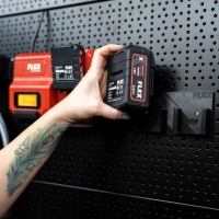 FX005 - Supporto a parete 3D per batterie da 18V